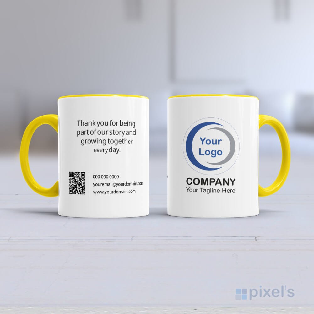 Taza de cerámica personalizada corporativa con logotipo amarillo.