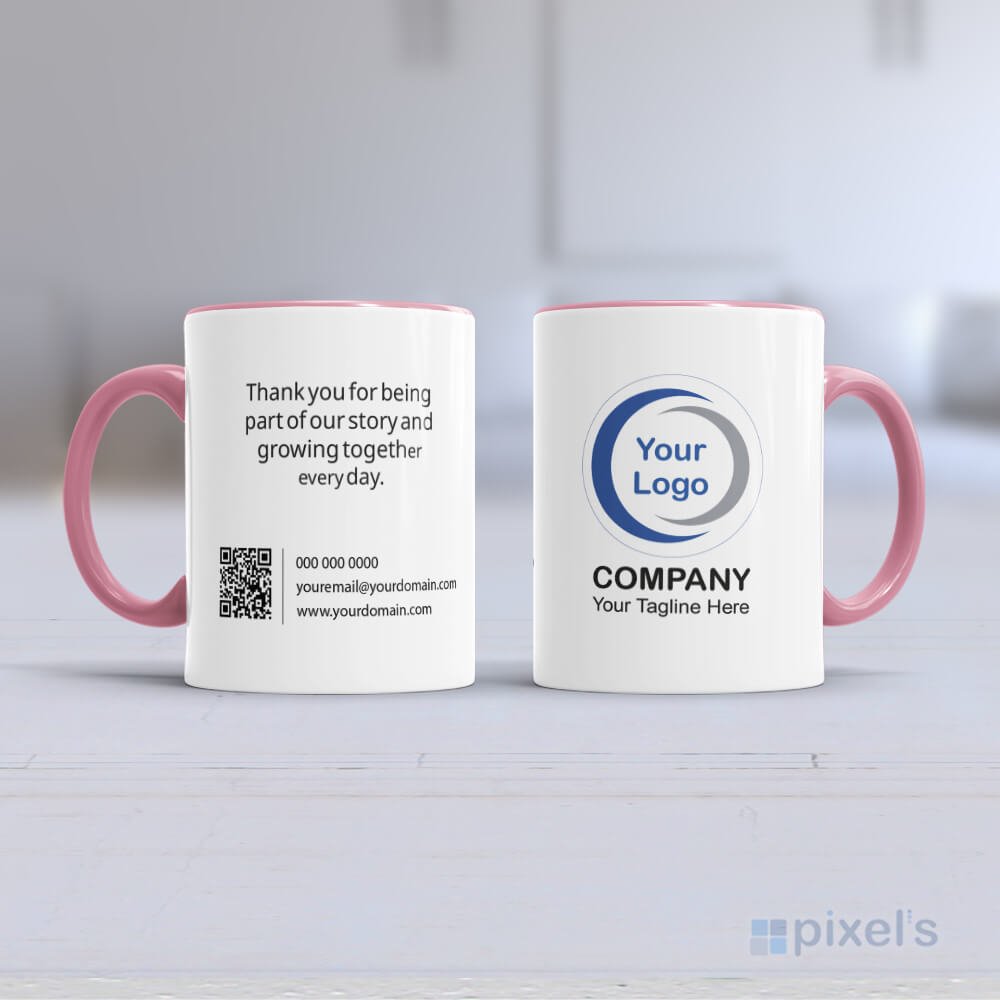 Taza de cerámica personalizada corporativa con logotipo rosado.